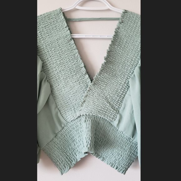 NWT Lantern Sleeves Fashionable Top Blouse - Picture 3 of 5